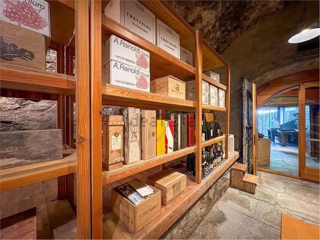 Locale in vendita di 170 m² in Via Giovan Battista Tognoni, 5