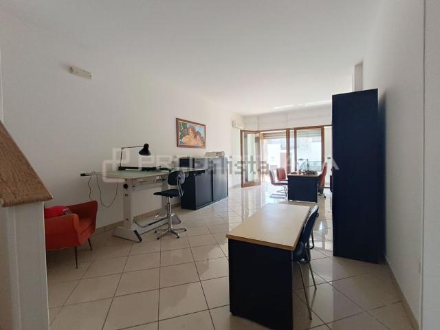 Locale in vendita di 170 m² in Via de Angelis