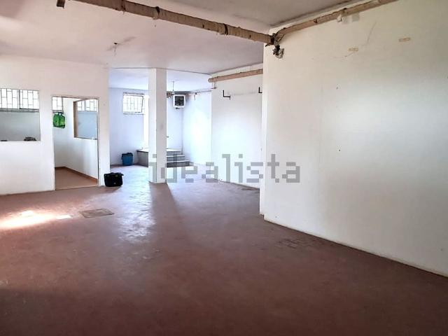 Locale in vendita di 170 m² in Via Luigi Cadorna