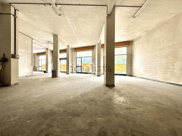 Locale in vendita di 170 m² in Via Monte Sabotino