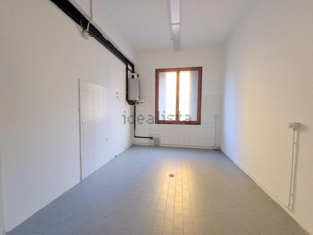 Locale in vendita di 170 m² in Via Solferino, 179