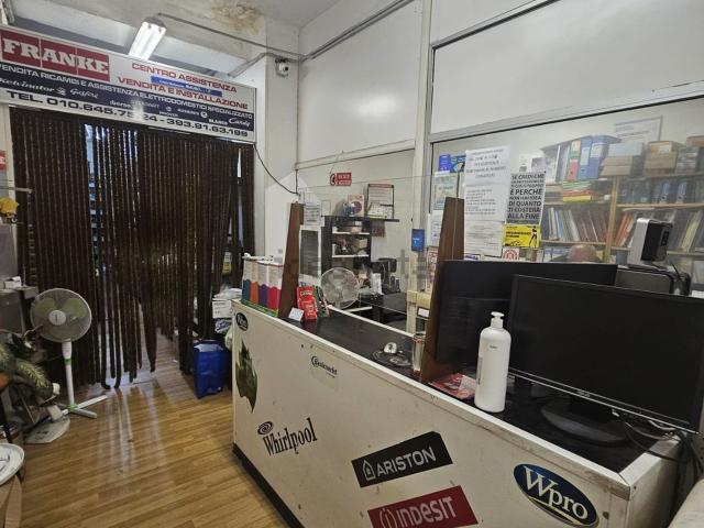 Locale in vendita di 170 m² in Via Pietro Cristofoli, 27