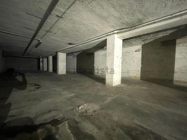 Locale in vendita di 170 m² in Via Provinciale, 31