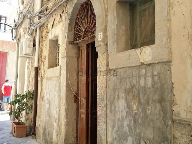 Locale in vendita di 170 m² in Via Rocco Pirro, 3