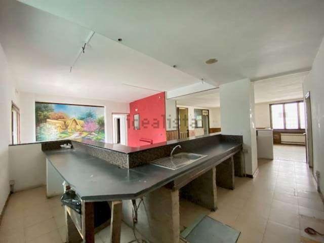 Locale in vendita di 170 m² in Via Valsesia, 15