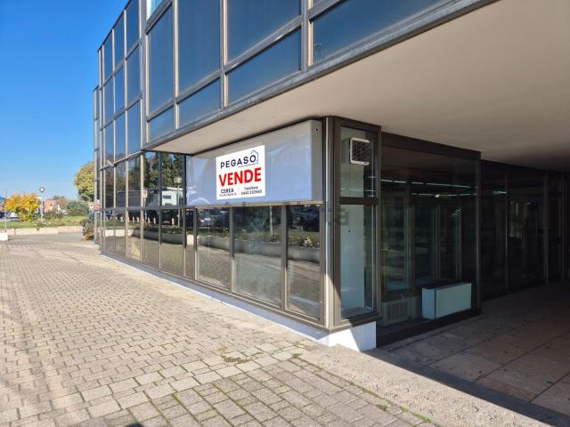 Locale in vendita di 170 m² in Via XXV Aprile