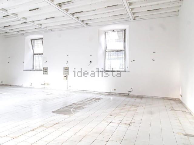 Locale in vendita di 170 m² in Viale Cesare Battisti, 13