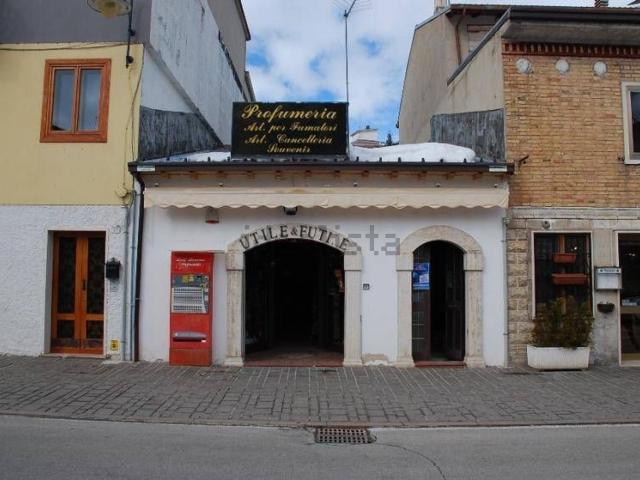 Locale in vendita di 170 m² in Viale G. Marconi, 33