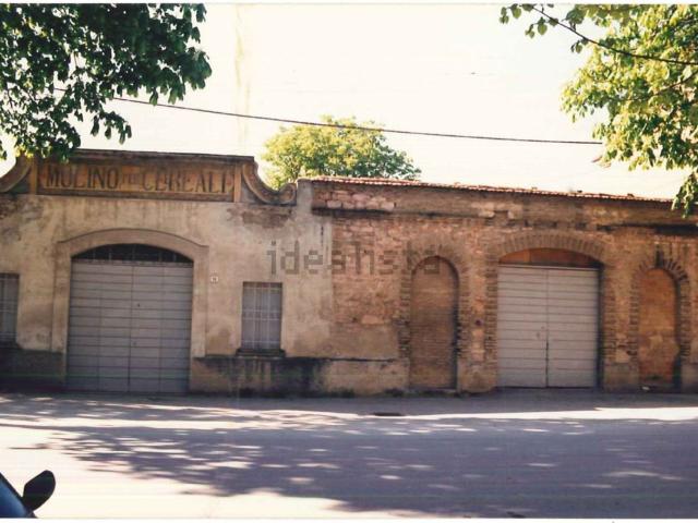 Locale in vendita di 170 m² in Viale IV Novembre, 11