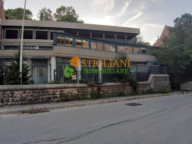 Locale in vendita di 170 m² in Viale Principe di Piemonte