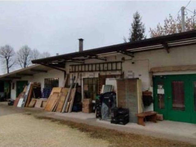 Locale in vendita di 171 m² in Via Dott. F. Garofoli, 180
