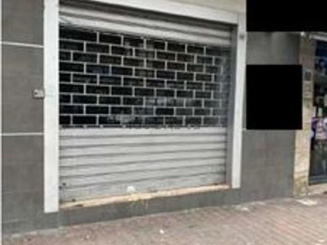 Locale in vendita di 171 m² in Via dell&apos Epomeo