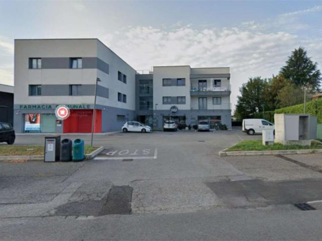 Locale in vendita di 171 m² in Via Enrico Fermi, 98