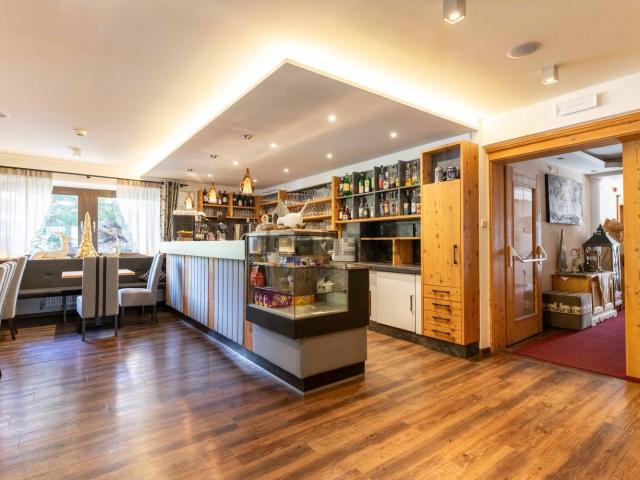 Locale in vendita di 1720 m² in Via Plan
