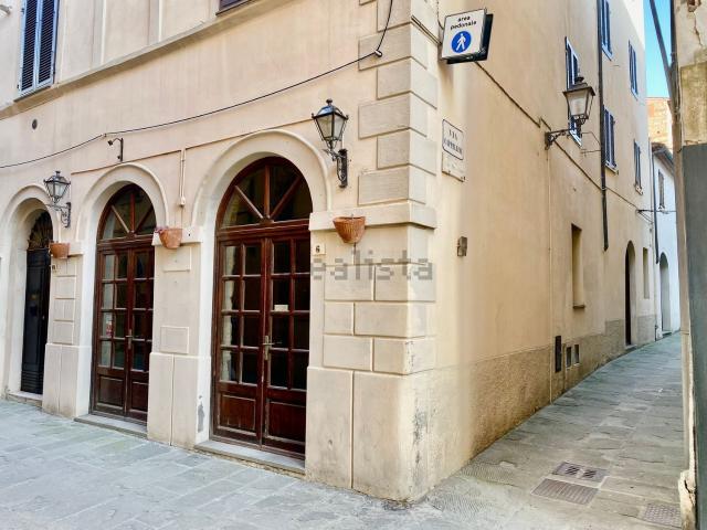 Locale in vendita di 172 m² in Via Cappellini, 2