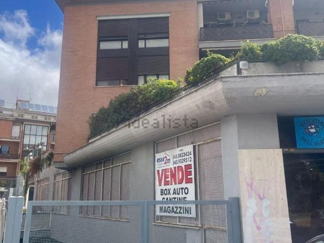 Locale in vendita di 172 m² in Via Giacomo Matteotti, 16