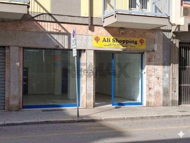 Locale in vendita di 172 m² in Via Filippo Parlatore, 74