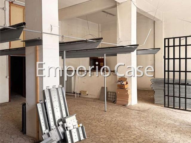 Locale in vendita di 172 m² in Via Luigi Valdrighi