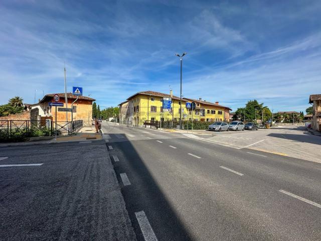Locale in vendita di 172 m² in Via Montello, 40