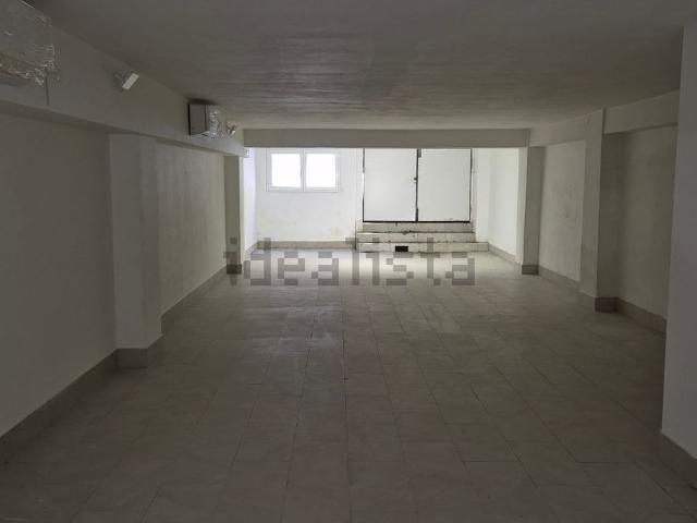 Locale in vendita di 172 m² in Via Torquato Scaraviglia