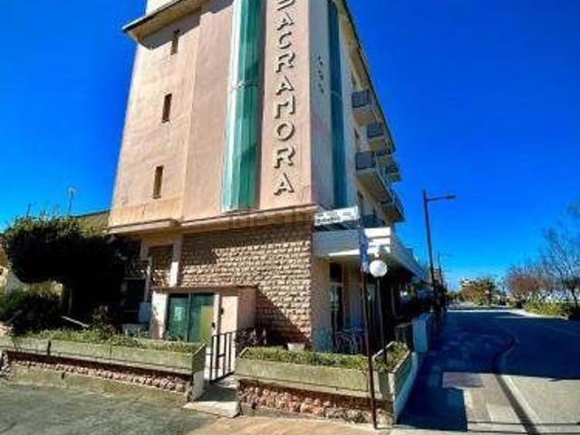 Locale in vendita di 1730 m²