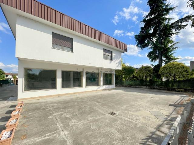 Locale in vendita di 173 m²
