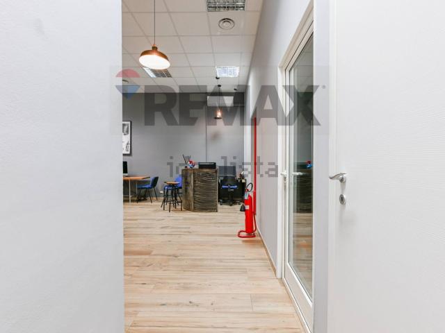 Locale in vendita di 173 m² in Via Andrea Maria Ampère, 87