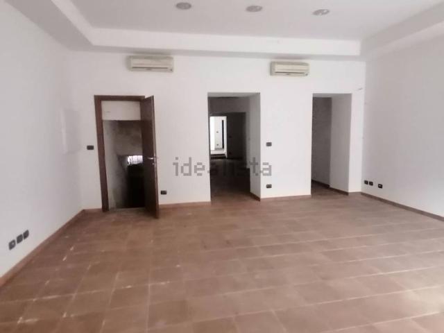 Locale in vendita di 173 m² in Via Andrea Vochieri