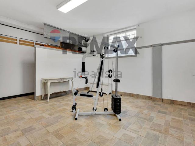 Locale in vendita di 174 m² in Via Bolzano, 11