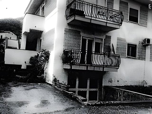 Locale in vendita di 174 m² in Località Falconara