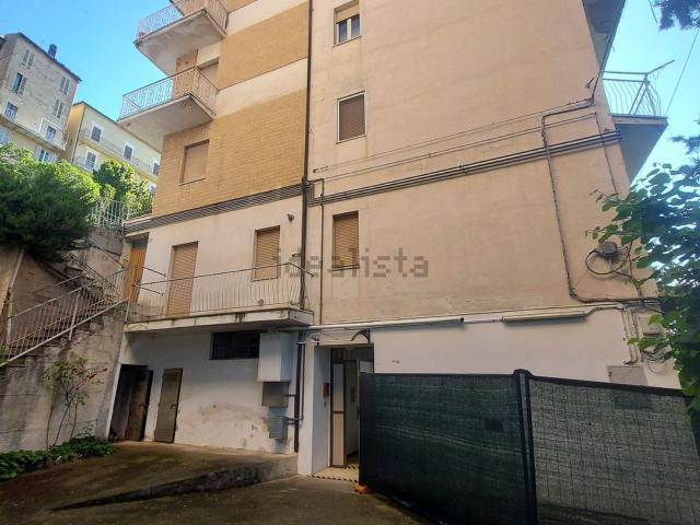 Locale in vendita di 175 m² in Via Cairoli, 52