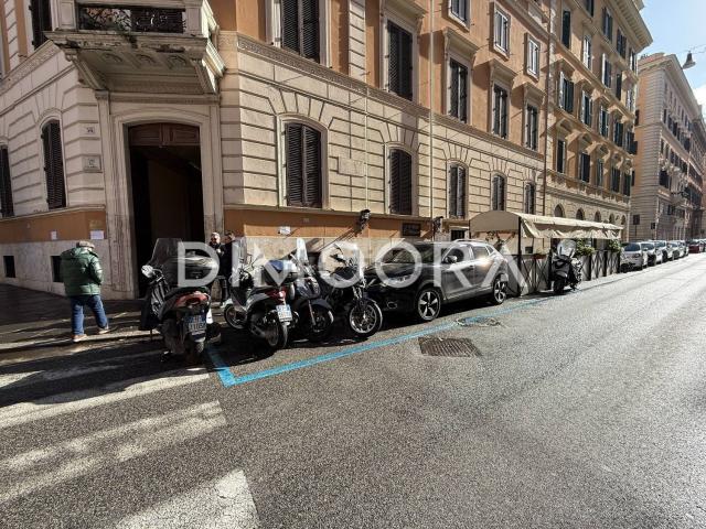Locale in vendita di 175 m² in Via Calabria, 56
