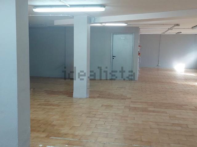 Locale in vendita di 175 m² in Via Cesare Battisti, 57