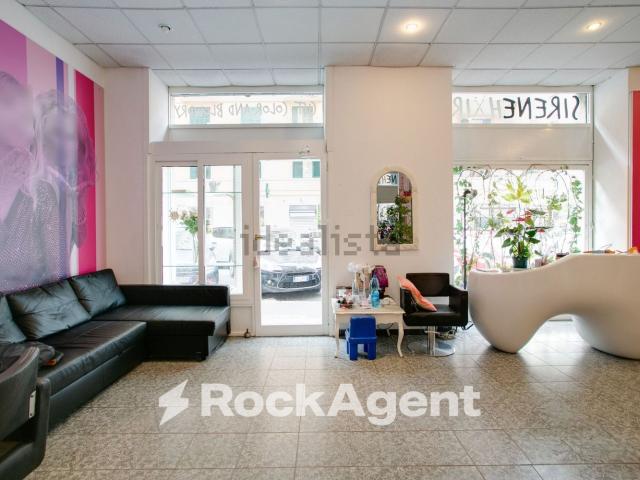 Locale in vendita di 175 m² in Via Gabi, 11