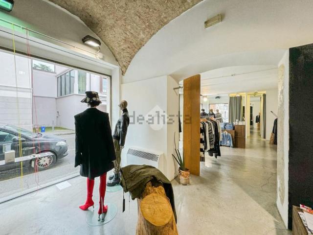 Locale in vendita di 175 m² in Via Giuseppe Mazzini, 47