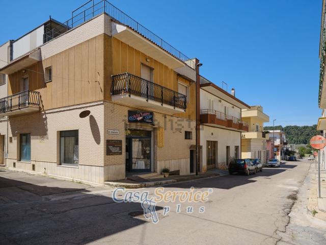 Locale in vendita di 175 m² in Via Duca D&apos Aosta