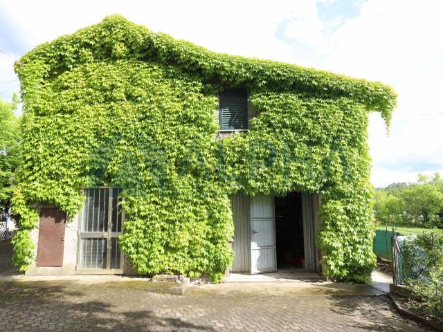 Locale in vendita di 175 m² in Via Loreta