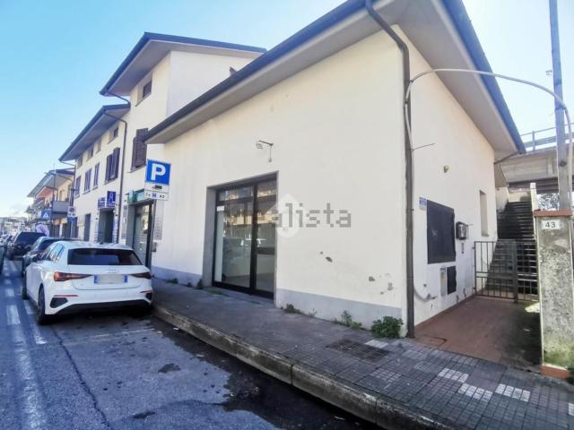 Locale in vendita di 175 m² in Via Mezzomiglio, 41