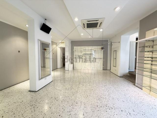 Locale in vendita di 175 m² in Via Roma