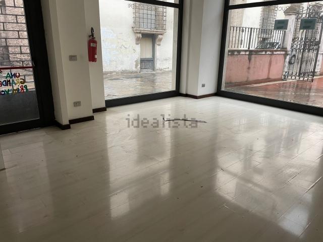 Locale in vendita di 175 m² in Via Tre Colonne