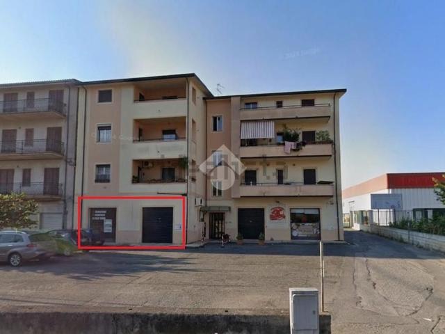 Locale in vendita di 175 m² in Viale del Lavoro, 144