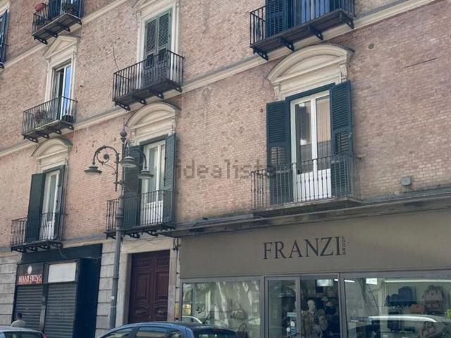 Locale in vendita di 175 m² in Corso Cairoli, 5