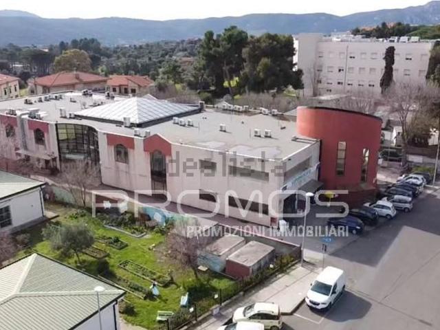 Locale in vendita di 1768 m² in Via grazia deledda