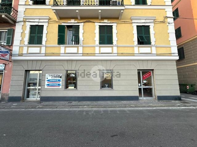 Locale in vendita di 176 m² in Via Gaetano Donizetti