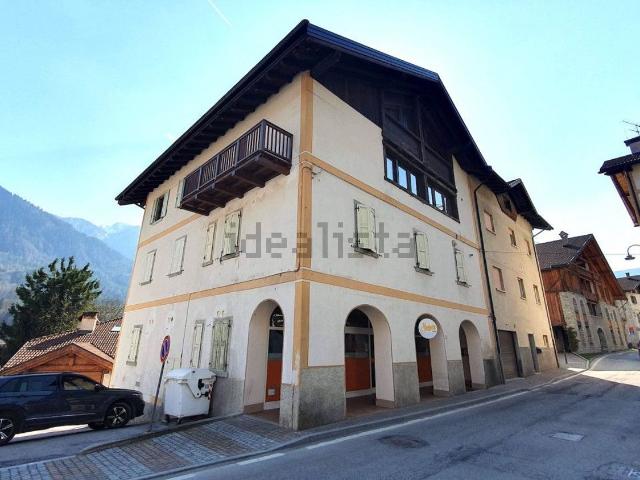 Locale in vendita di 176 m² in Via Filippo Serafini