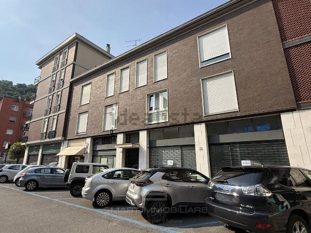 Locale in vendita di 176 m² in Via Manara Valgimigli