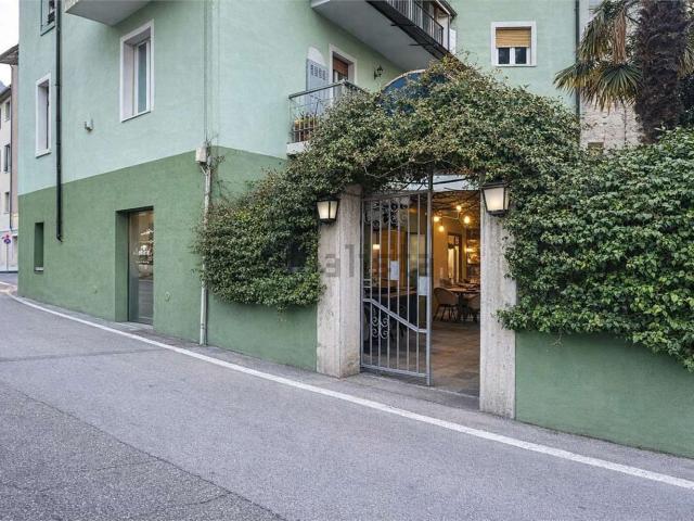 Locale in vendita di 176 m² in Località San Giacomo, 6