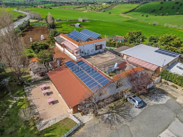 Locale in vendita di 1776 m² in Strada Statale 1bis Via Aurelia
