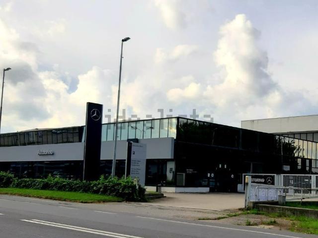 Locale in vendita di 17700 m² in Via Camillo Cavour, 127