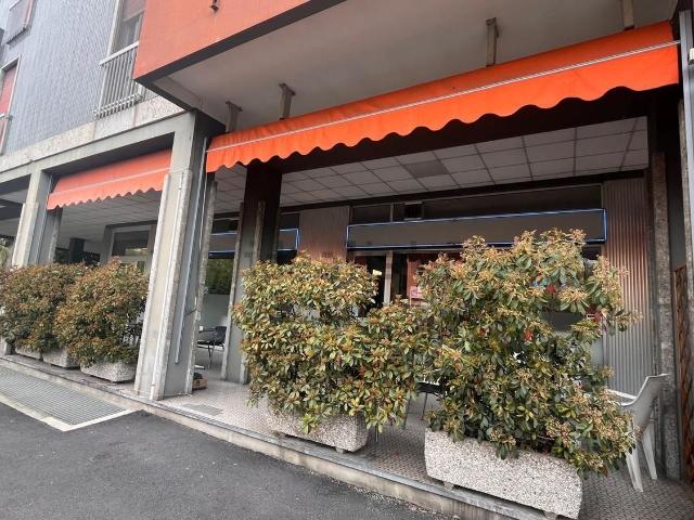 Locale in vendita di 178 m² in Via Giuseppe Manfredi